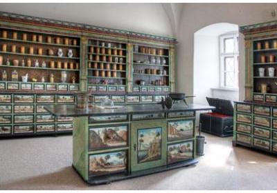 Lékárna U Panny Marie Pomocné