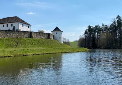 Zřícenina hradu Louzek